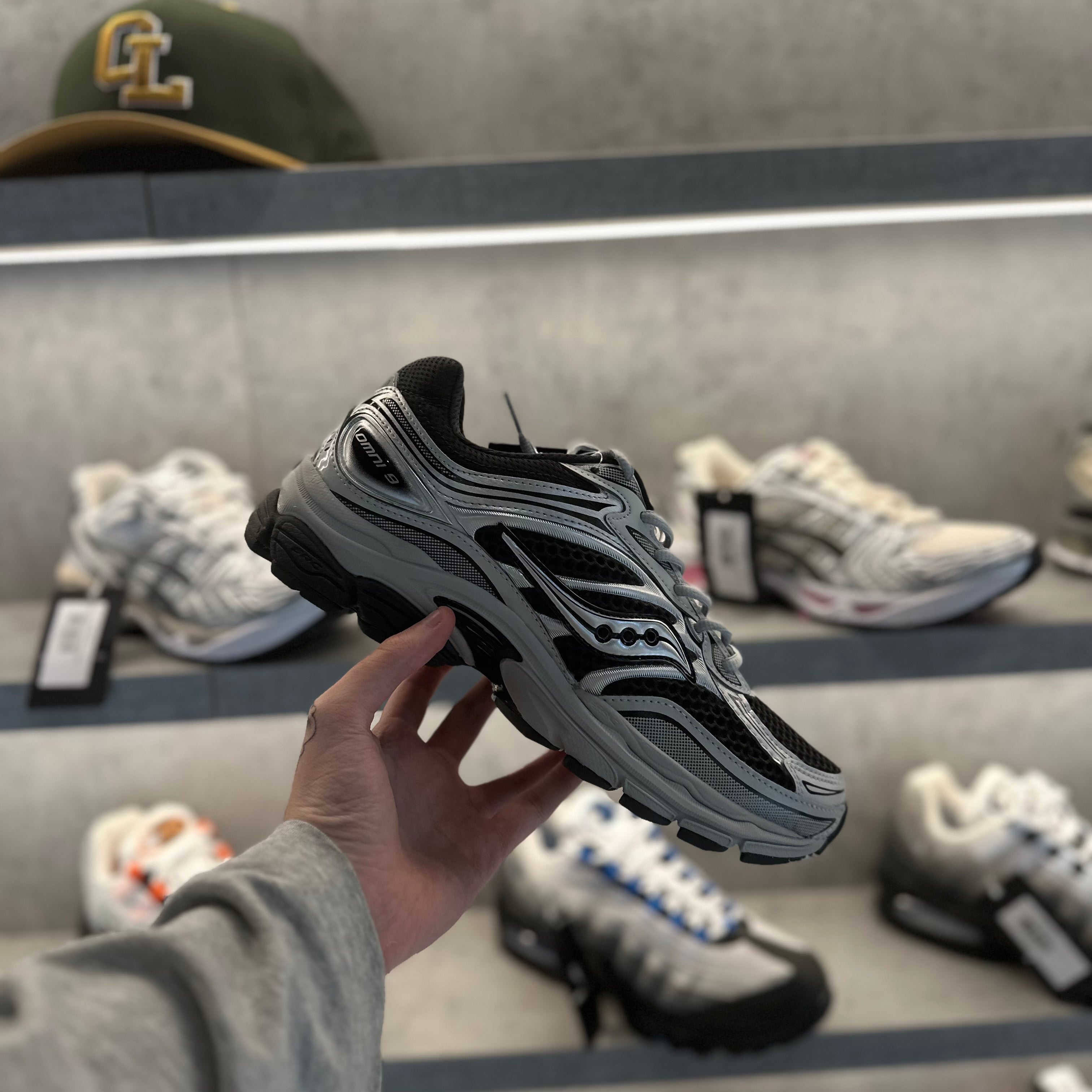 SAUCONY Progrid Omni 9 “Cadet Black”
