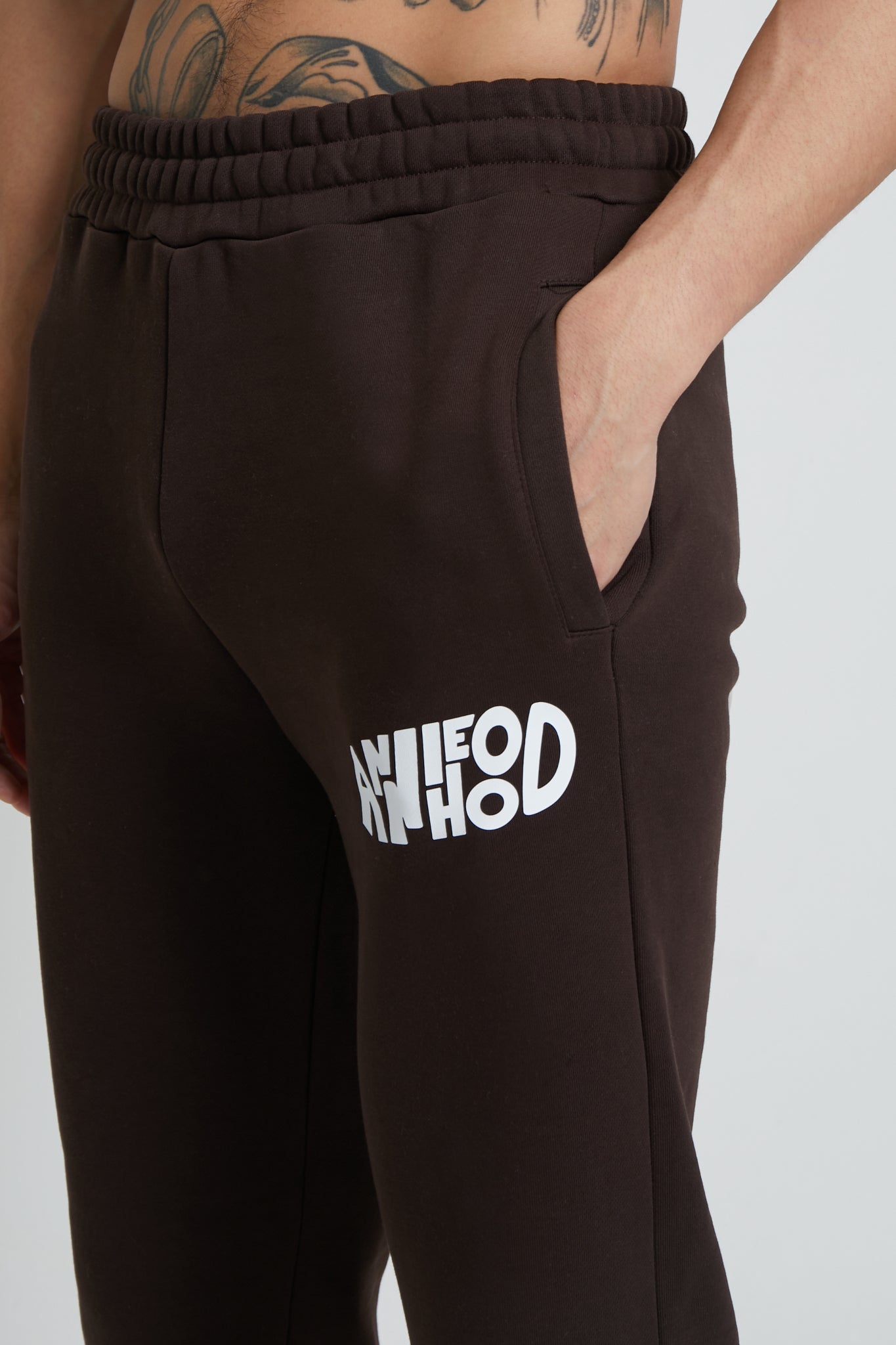 Annie Hood Jumble Logo Sweatpants (Brown)